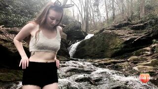 Delilah Cass - Risky Carrot Fuck Outside Anal Plug